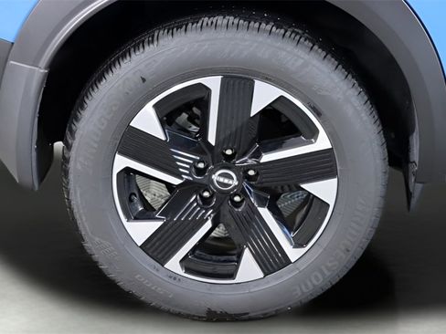 Used 2025 Nissan Kicks SR image 9