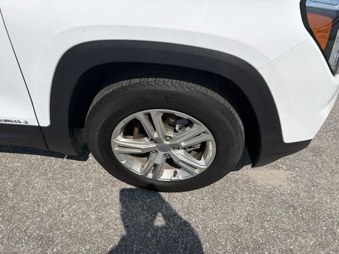 Used 2024 GMC Terrain SLE FWD image 9