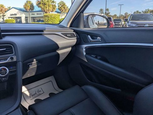 Used 2023 Genesis G70 2.0T image 16