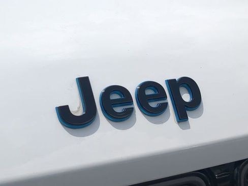 Used 2023 Jeep Grand Cherokee Summit w/ Advanced Protech Group IV AWD/4WD image 13