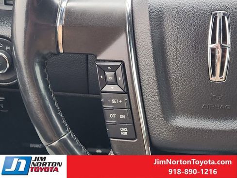 Used 2017 Lincoln Navigator Select image 28