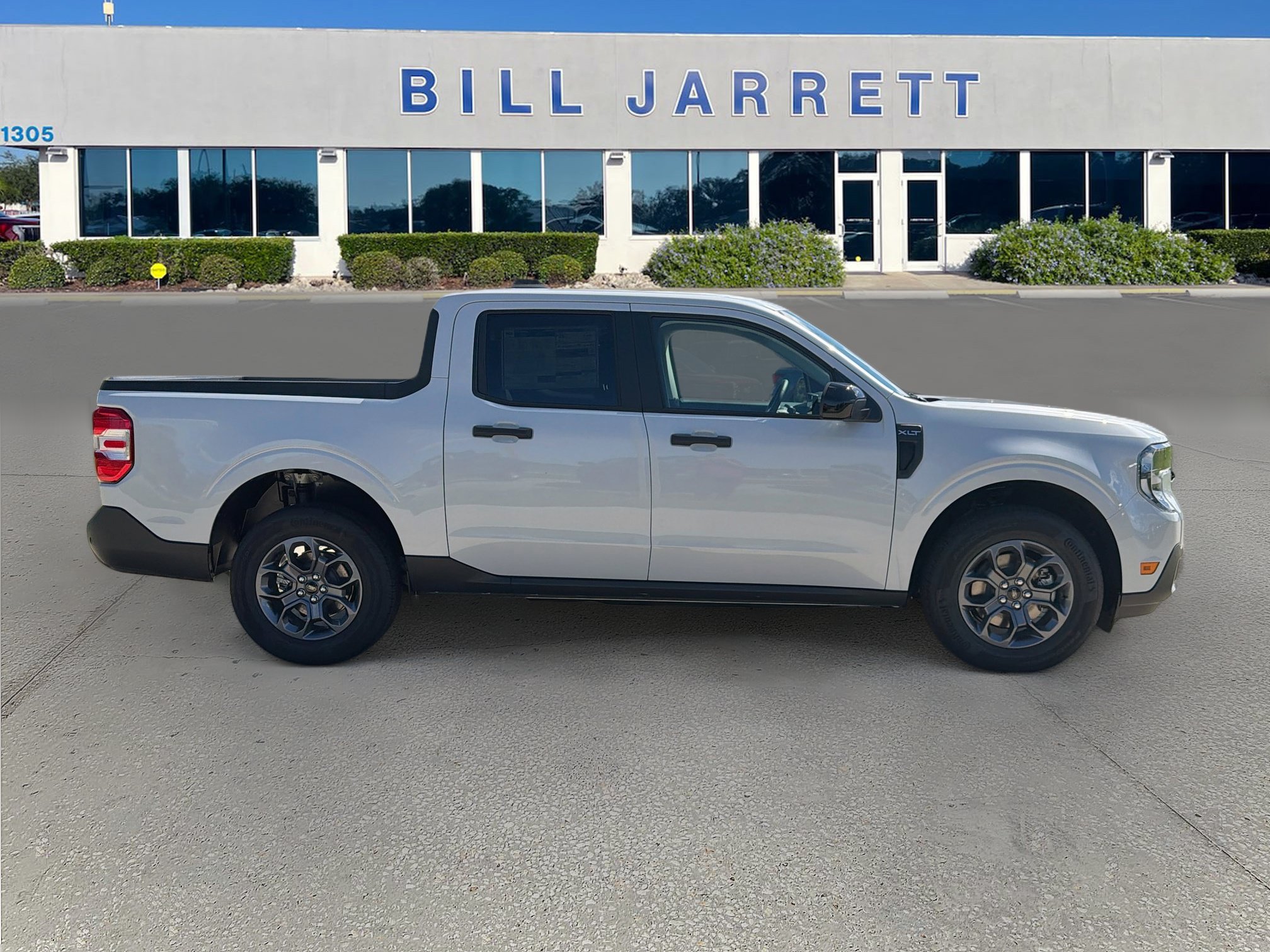 New 2026 Ford Maverick XLT w/ XLT Luxury Package FWD image 3