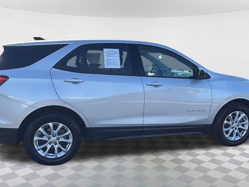 Used 2018 Chevrolet Equinox LS FWD image 4
