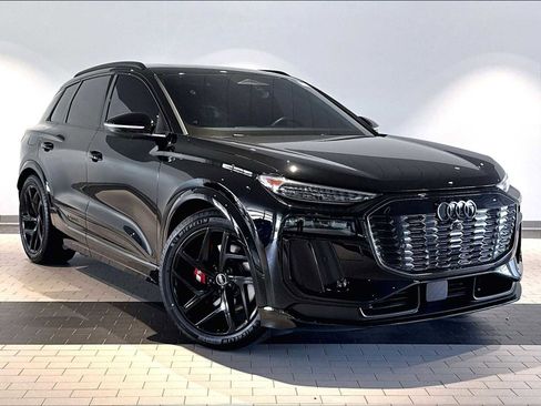 Used 2025 Audi SQ6 e-tron Prestige w/ 21" Black Optic Wheel Package AWD/4WD image 12