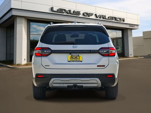 Used 2024 Honda Pilot TrailSport image 3