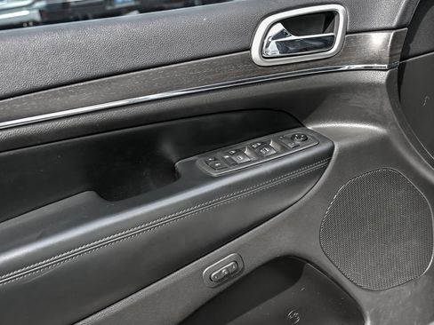 Used 2018 Jeep Grand Cherokee Limited AWD/4WD image 10