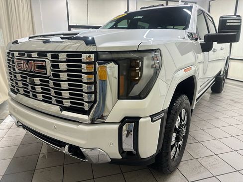 Certified 2025 GMC Sierra 3500 Denali w/ Denali Reserve Package image 15