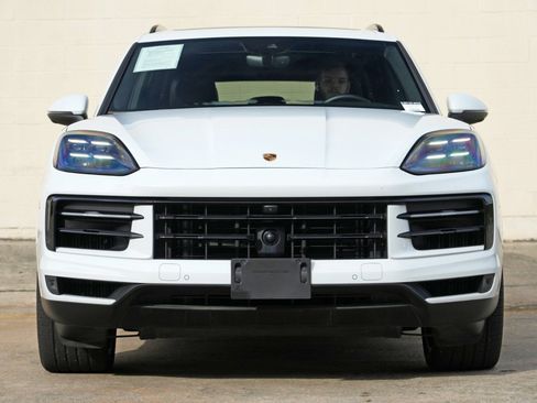 Used 2024 Porsche Cayenne AWD/4WD image 7