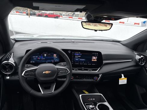 New 2026 Chevrolet Equinox LT w/ Convenience Package II FWD image 21