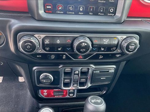 Used 2021 Jeep Wrangler Unlimited Rubicon AWD/4WD image 31