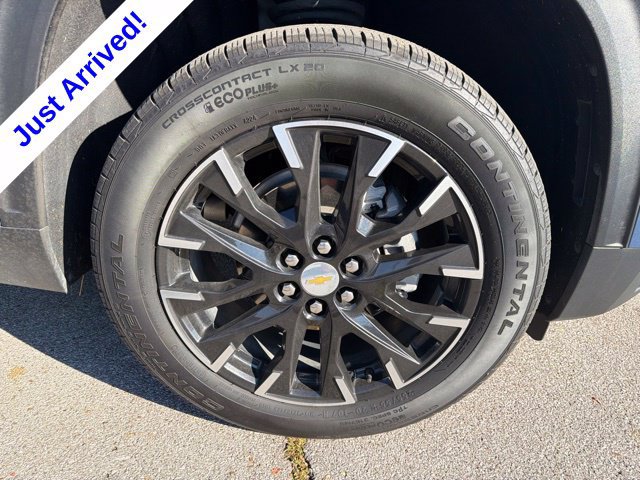 Used 2025 Chevrolet Traverse LT w/ Sun and Wheel Package FWD image 19