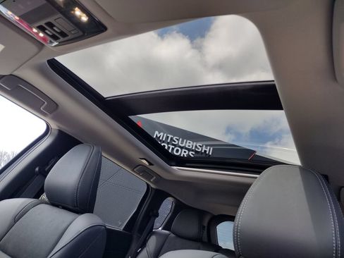 New 2026 Mitsubishi Outlander SE AWD/4WD image 3