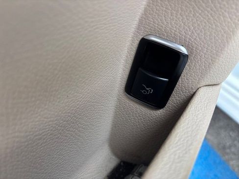 Used 2014 Mercedes-Benz E 350 Sedan image 19