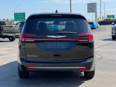 New 2026 Chrysler Pacifica Select FWD image 45