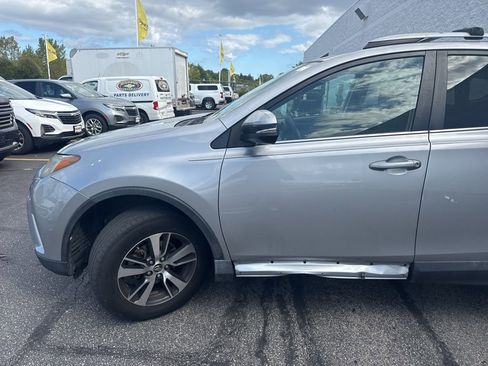 Used 2017 Toyota RAV4 XLE image 5