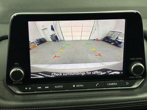 Used 2024 Nissan Rogue S FWD image 25
