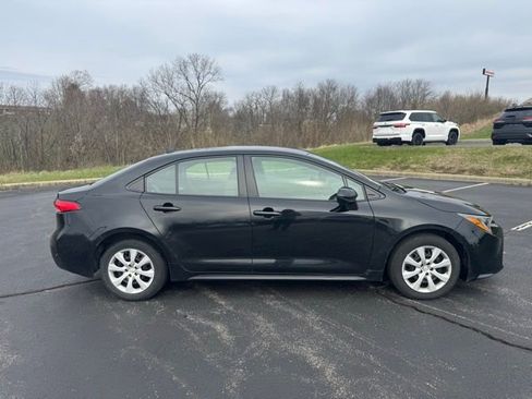 Used 2024 Toyota Corolla LE image 2
