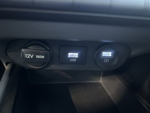 Used 2023 Hyundai Elantra SEL image 29