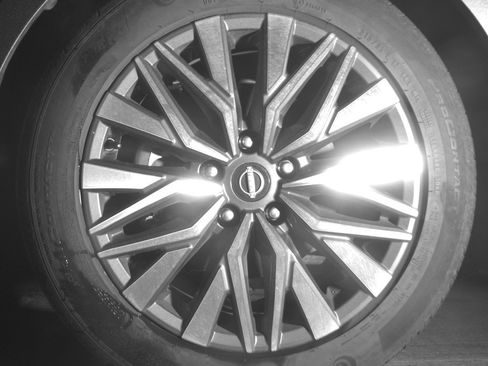 Used 2025 Nissan Altima 2.5 SV FWD image 12