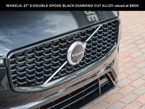 Used 2024 Volvo XC60 B5 Ultimate w/ Protection Package Premier AWD/4WD image 3