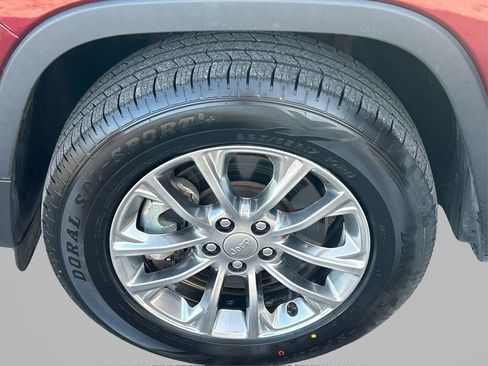 Used 2021 Jeep Cherokee Latitude Plus image 14