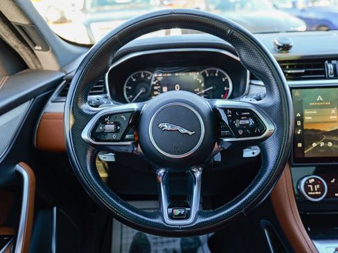 Used 2023 Jaguar F-PACE R-Dynamic S image 42