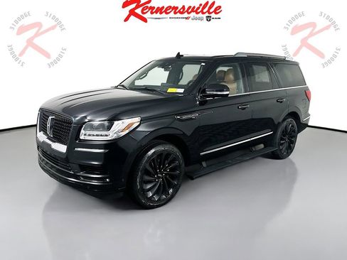 Used 2021 Lincoln Navigator Reserve image 3