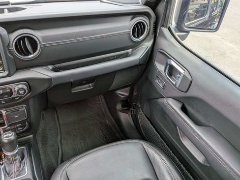 Used 2023 Jeep Wrangler Unlimited Sahara AWD/4WD image 19