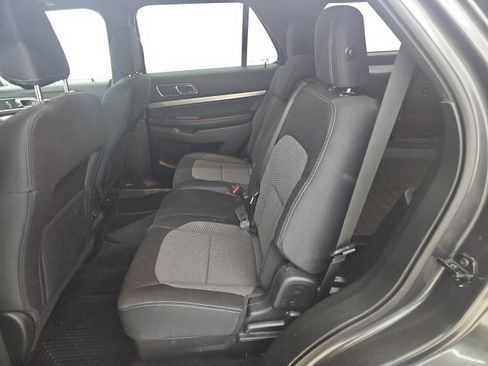 Used 2018 Ford Explorer XLT image 9