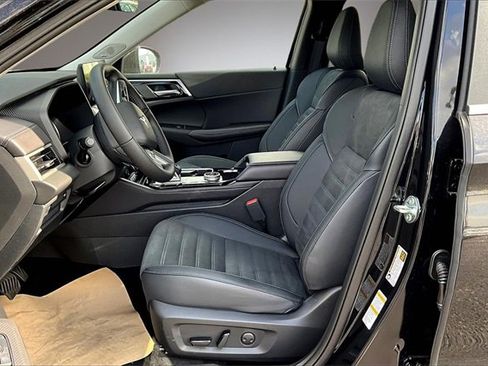 New 2025 Mitsubishi Outlander SE image 21