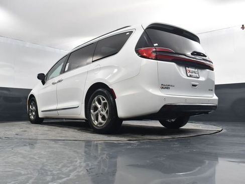 Used 2023 Chrysler Pacifica Limited image 49