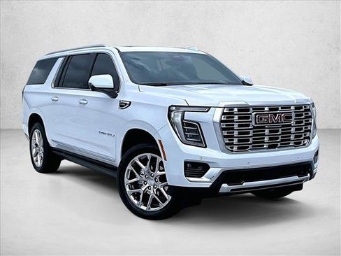 Used 2026 GMC Yukon XL Denali w/ Denali Reserve Package AWD/4WD image 12