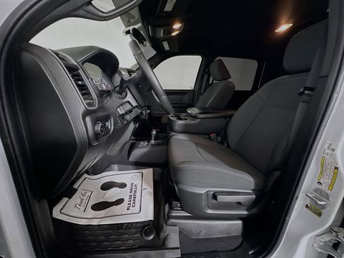 Used 2024 RAM 2500 Tradesman w/ Chrome Appearance Group image 12