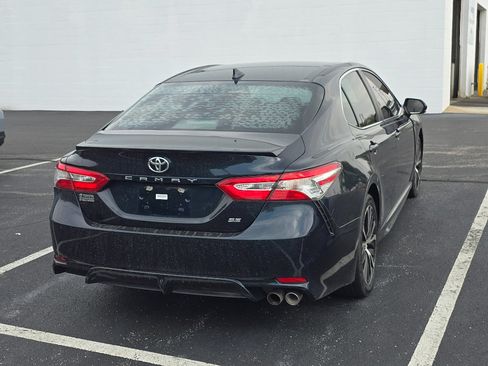 Used 2020 Toyota Camry SE FWD image 3