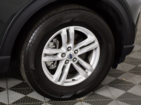 Used 2024 Ford Explorer XLT w/ Equipment Group 202A AWD/4WD image 54