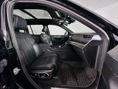 Used 2022 Jeep Grand Cherokee Overland w/ Luxury Tech Group IV image 30