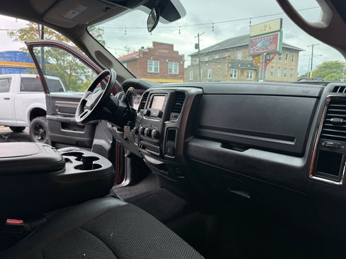 Used 2018 RAM 2500 Big Horn w/ Sport Appearance Group image 16