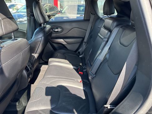 Used 2019 Jeep Cherokee Limited w/ Luxury Group image 13