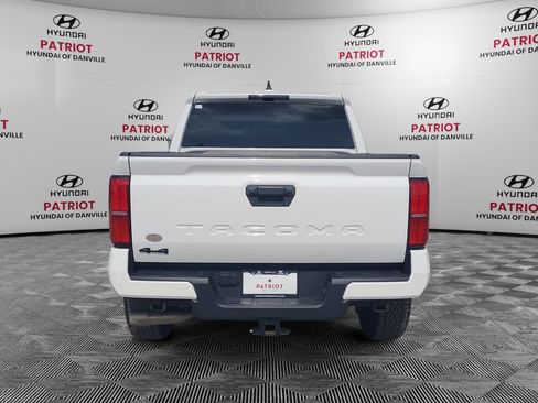 Used 2024 Toyota Tacoma TRD Off-Road AWD/4WD image 4