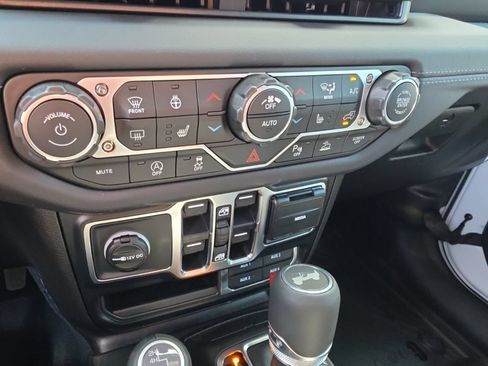 New 2026 Jeep Wrangler Unlimited Sahara AWD/4WD image 25