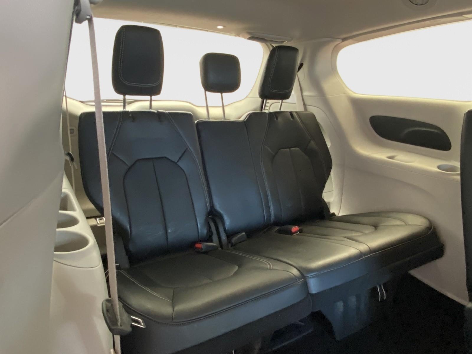 Used 2024 Chrysler Pacifica Touring-L FWD image 12