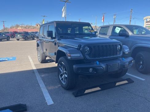 Used 2024 Jeep Wrangler Unlimited w/ Convenience Group image 3