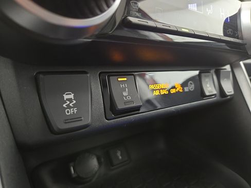Used 2021 Toyota RAV4 XLE Premium AWD/4WD image 26