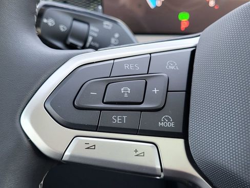 New 2025 Volkswagen Tiguan SE AWD/4WD image 14