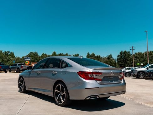 Used 2018 Honda Accord Sport image 5