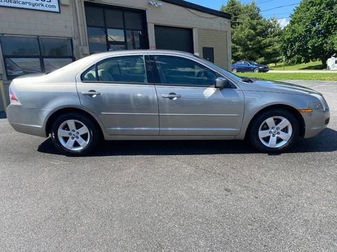 Used 2009 Ford Fusion SE FWD image 2