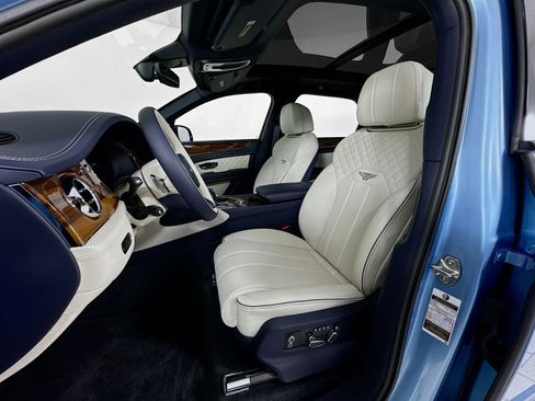 Certified 2025 Bentley Bentayga AWD/4WD image 21