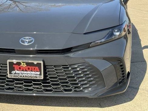 Used 2025 Toyota Camry SE image 8