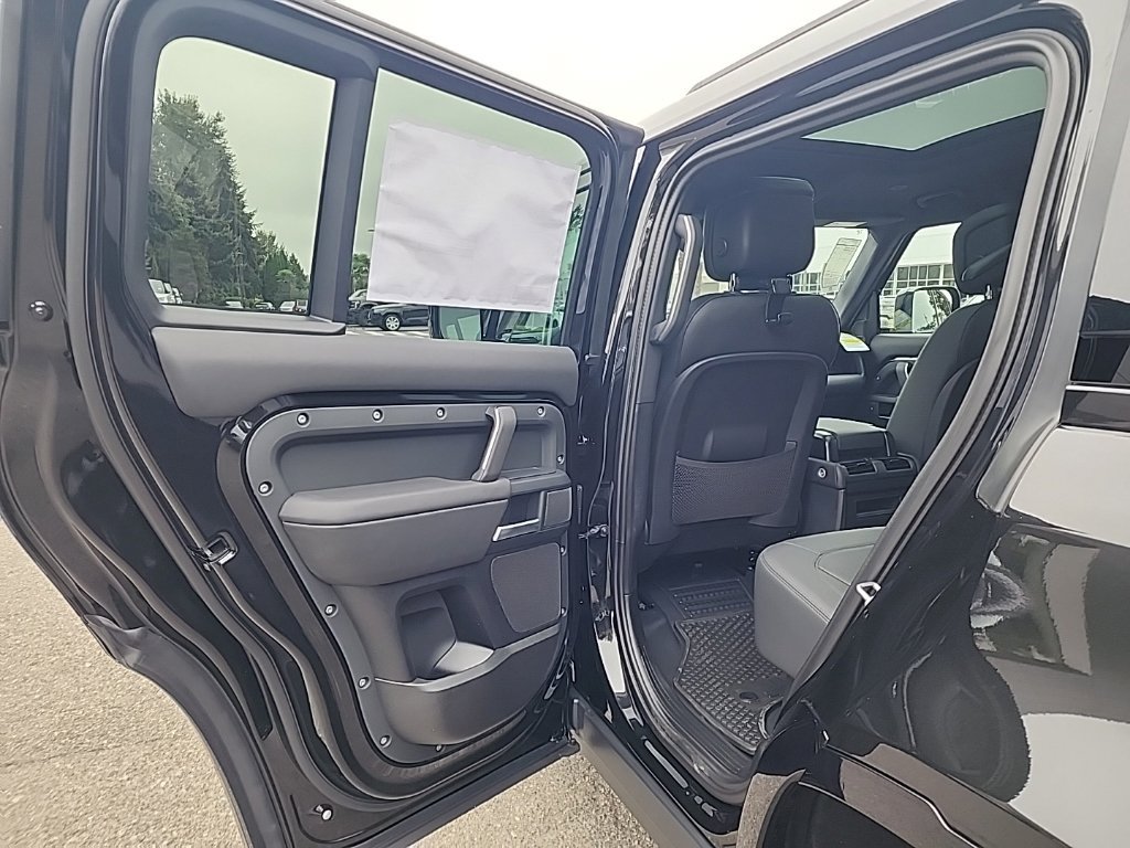 New 2026 Land Rover Defender 110 X-Dynamic SE AWD/4WD image 14