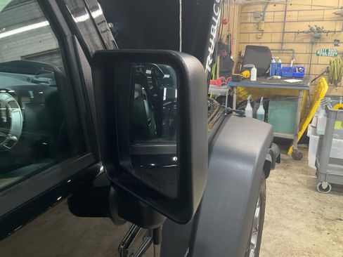 Used 2017 Jeep Wrangler Unlimited Rubicon w/ Cold Weather Group image 29